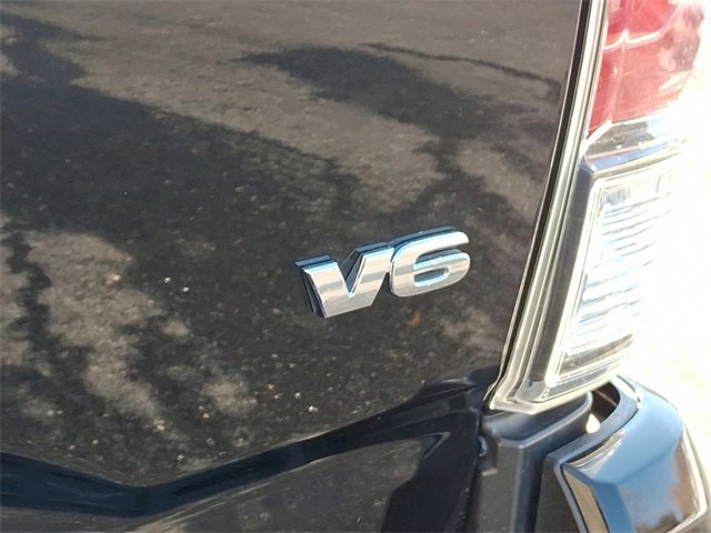 Used 2021 Toyota Tacoma Limited image 29