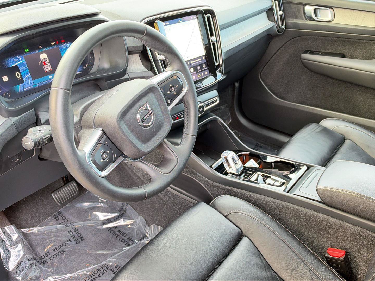 Used 2023 Volvo XC40 B5 Plus w/ Driver Assist Package AWD/4WD image 13