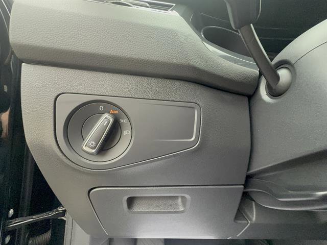 Used 2021 Volkswagen Tiguan SE w/ Panoramic Sunroof Package image 12