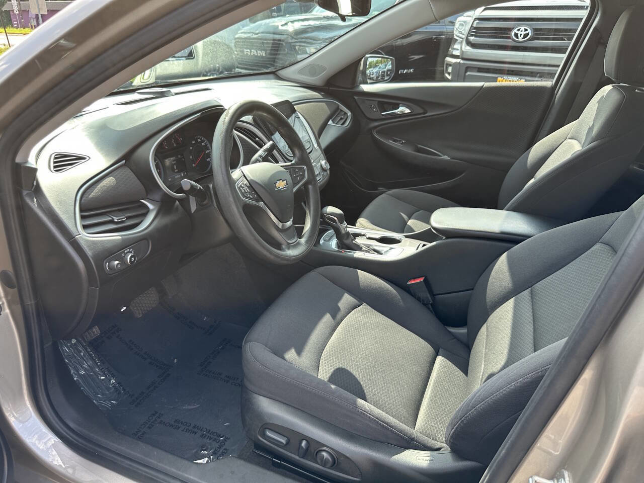 Used 2022 Chevrolet Malibu LS w/ Driver Confidence Package II image 9