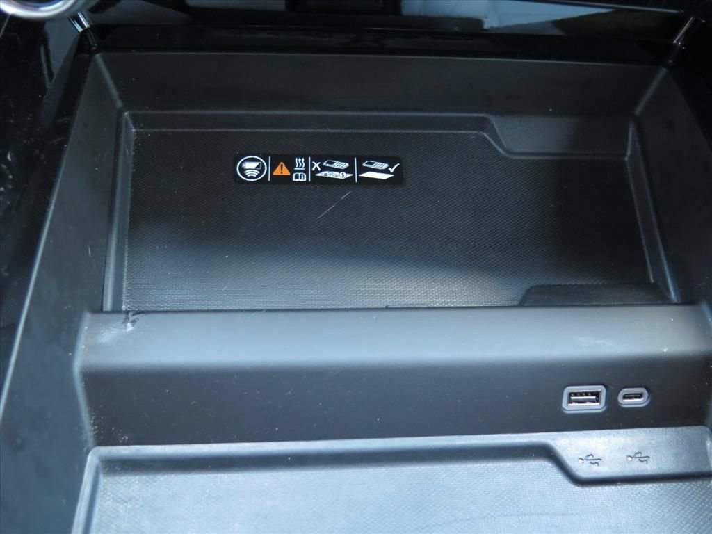 Used 2025 Chevrolet Suburban Premier AWD/4WD image 13