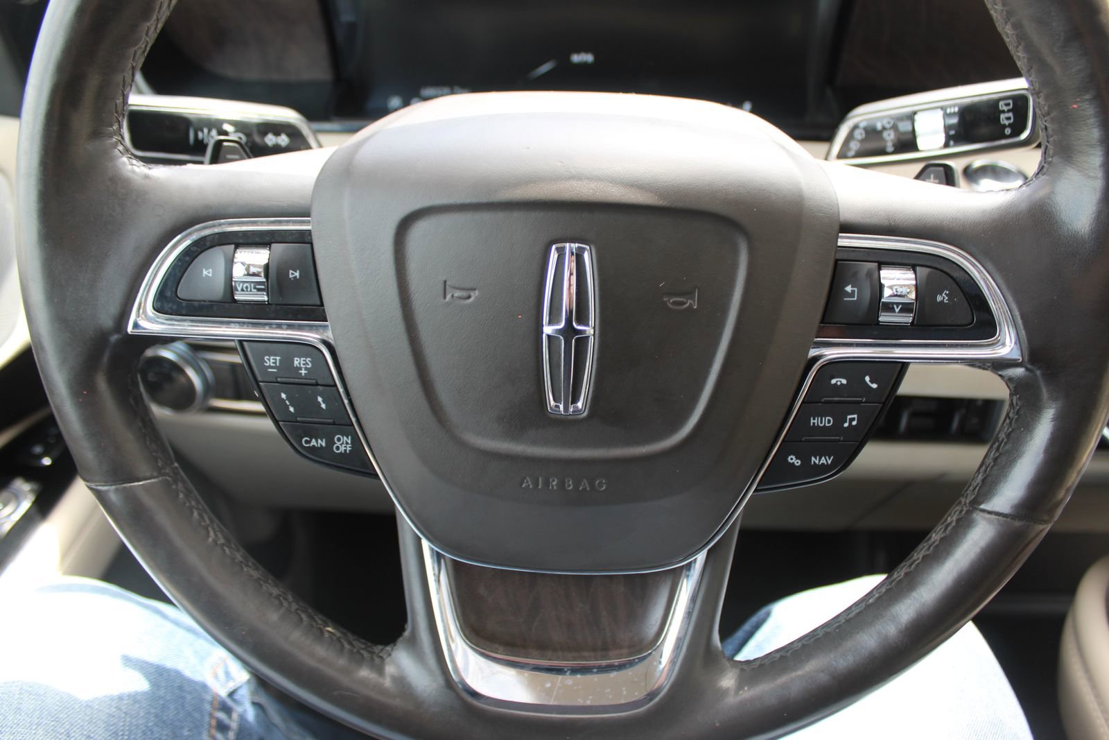 Used 2020 Lincoln Navigator L Reserve w/ Equipment Group 208A Reserve AWD/4WD image 32