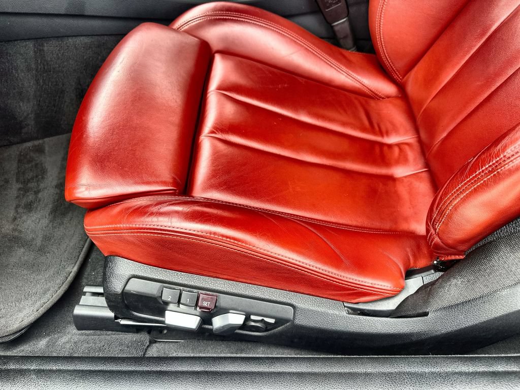 Used 2018 BMW M4 Convertible RWD image 25