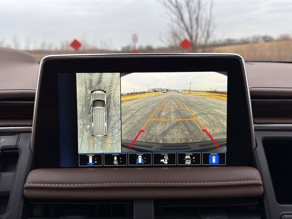 Used 2023 Chevrolet Suburban High Country image 29