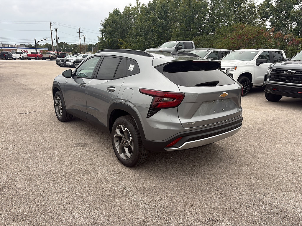 New 2026 Chevrolet Trax LT w/ LT Convenience Package FWD image 3