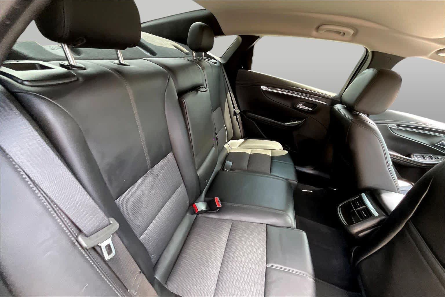 Used 2018 Chevrolet Impala LT FWD image 19