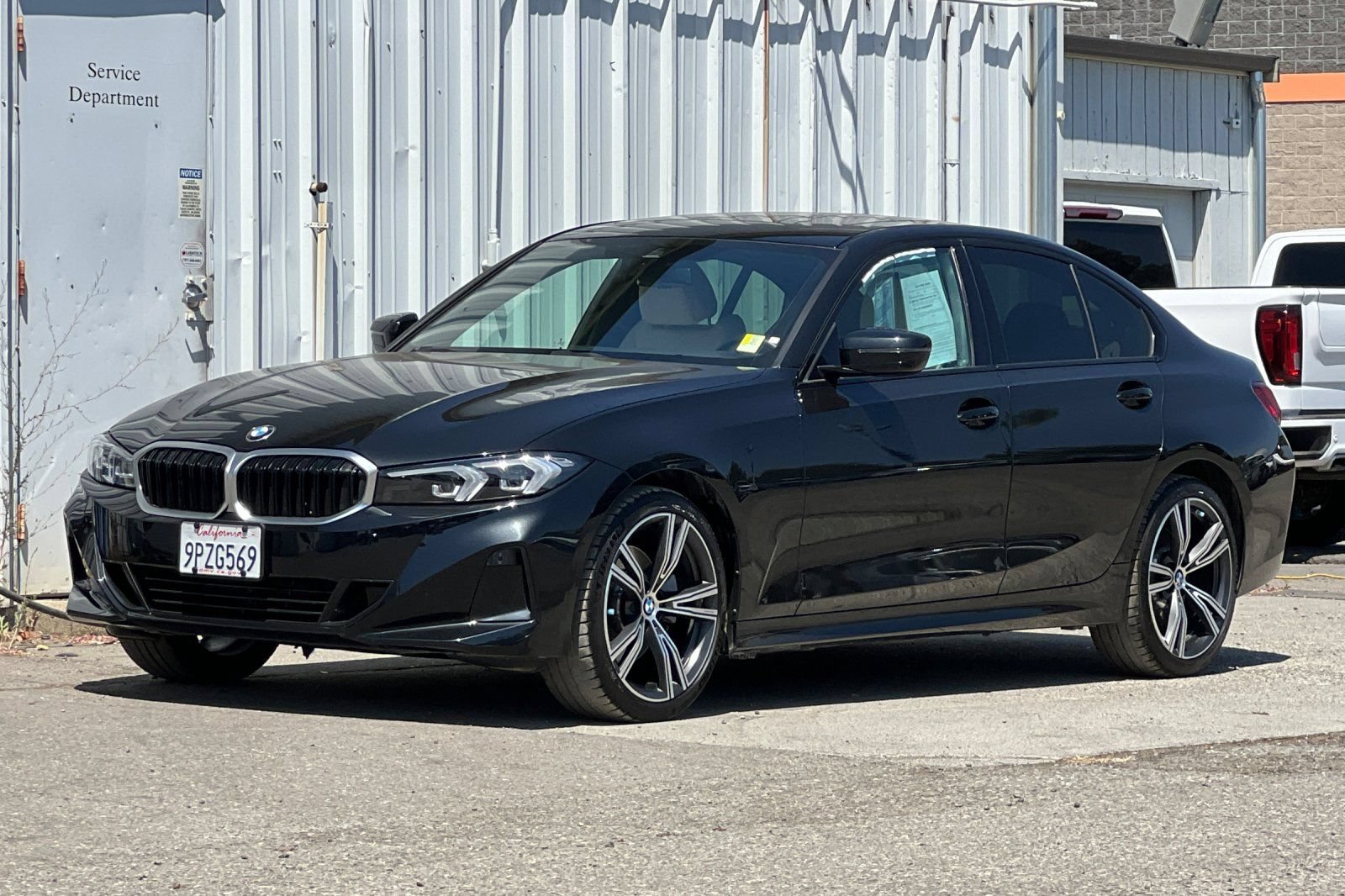 Used 2023 BMW 330i Sedan w/ Premium Package RWD image 8