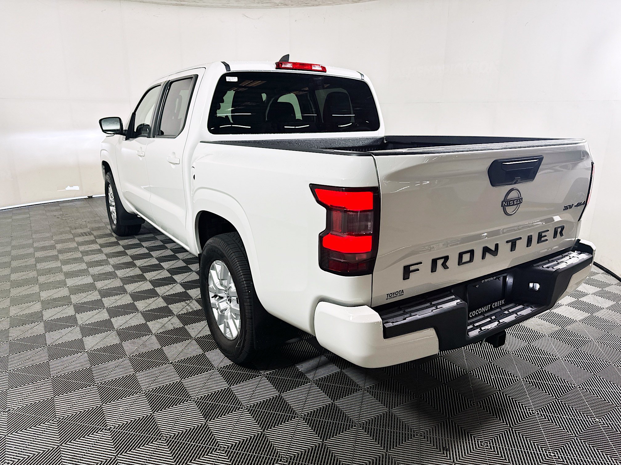 Used 2023 Nissan Frontier SV AWD/4WD image 5