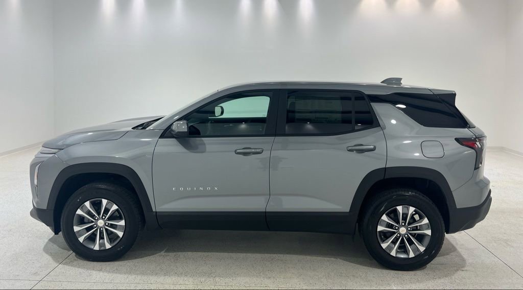 New 2026 Chevrolet Equinox LT image 2