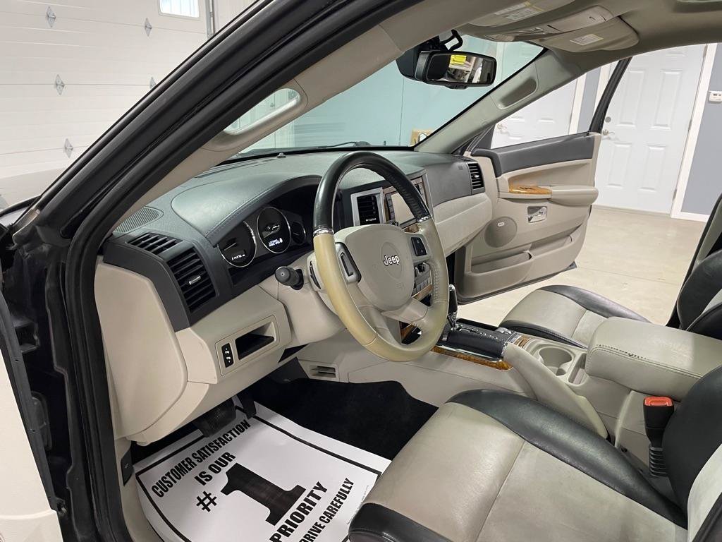Used 2010 Jeep Grand Cherokee Limited w/ Trailer Tow Group IV AWD/4WD image 9