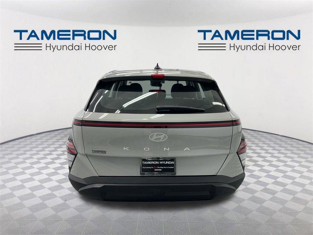 Used 2024 Hyundai Kona SE image 4