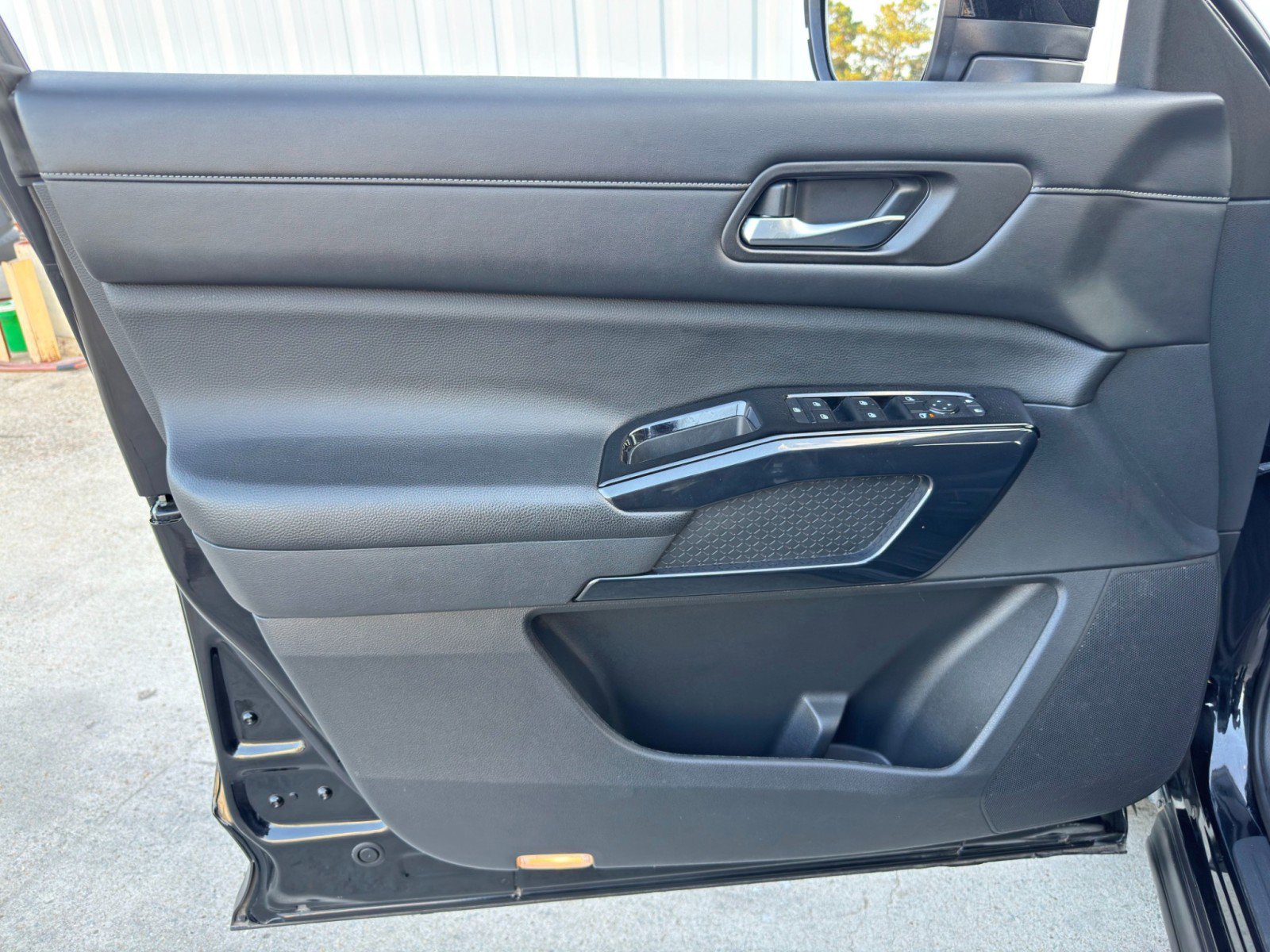 Used 2022 Nissan Pathfinder SV image 38