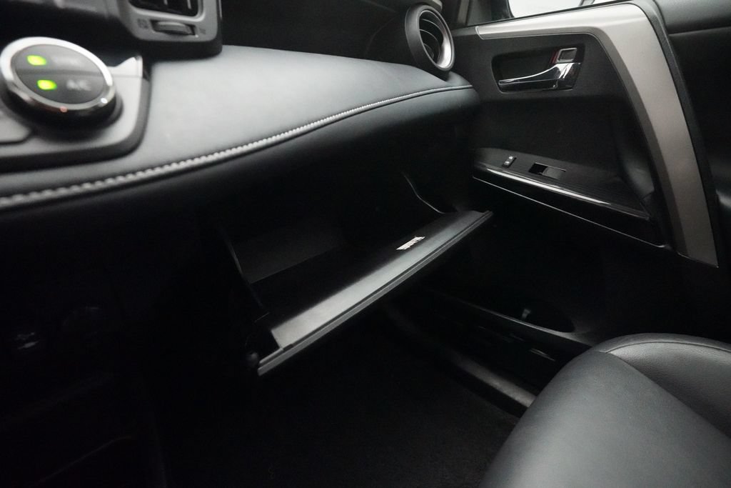 Used 2018 Toyota RAV4 Limited w/ Advanced Technology Package AWD/4WD image 30