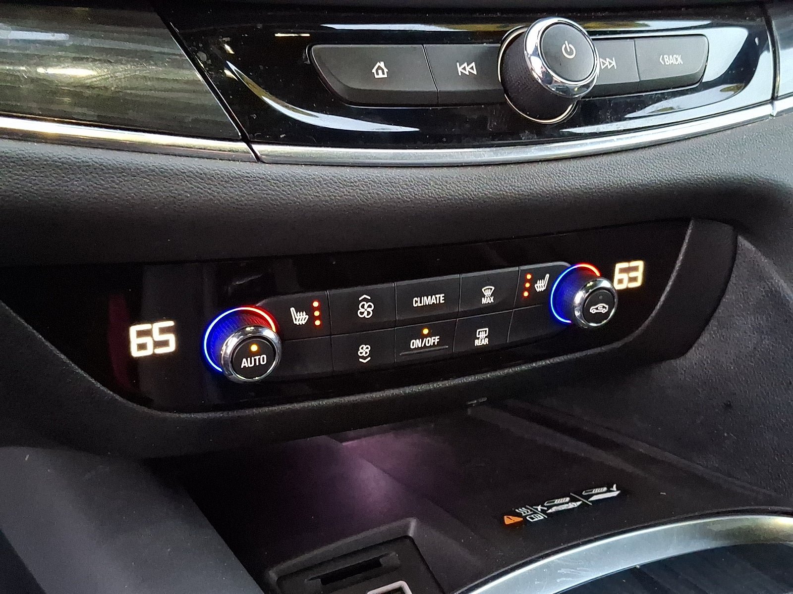 Used 2024 Buick Enclave Essence FWD image 17