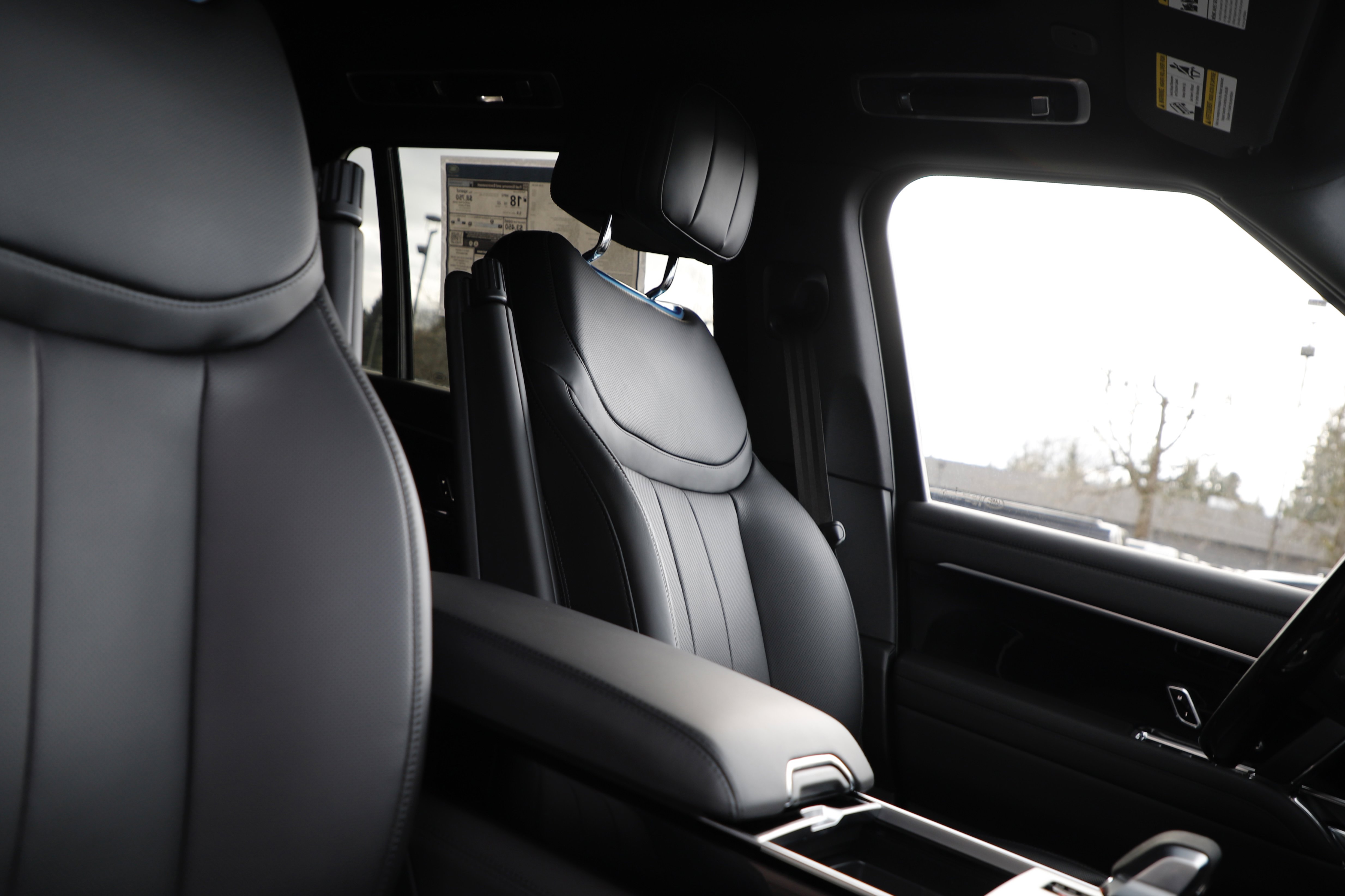 New 2026 Land Rover Range Rover Long Wheelbase SE AWD/4WD image 14