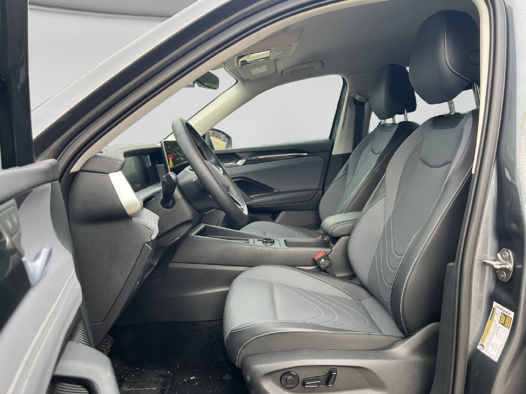 Used 2026 Volkswagen Tiguan SE FWD image 17
