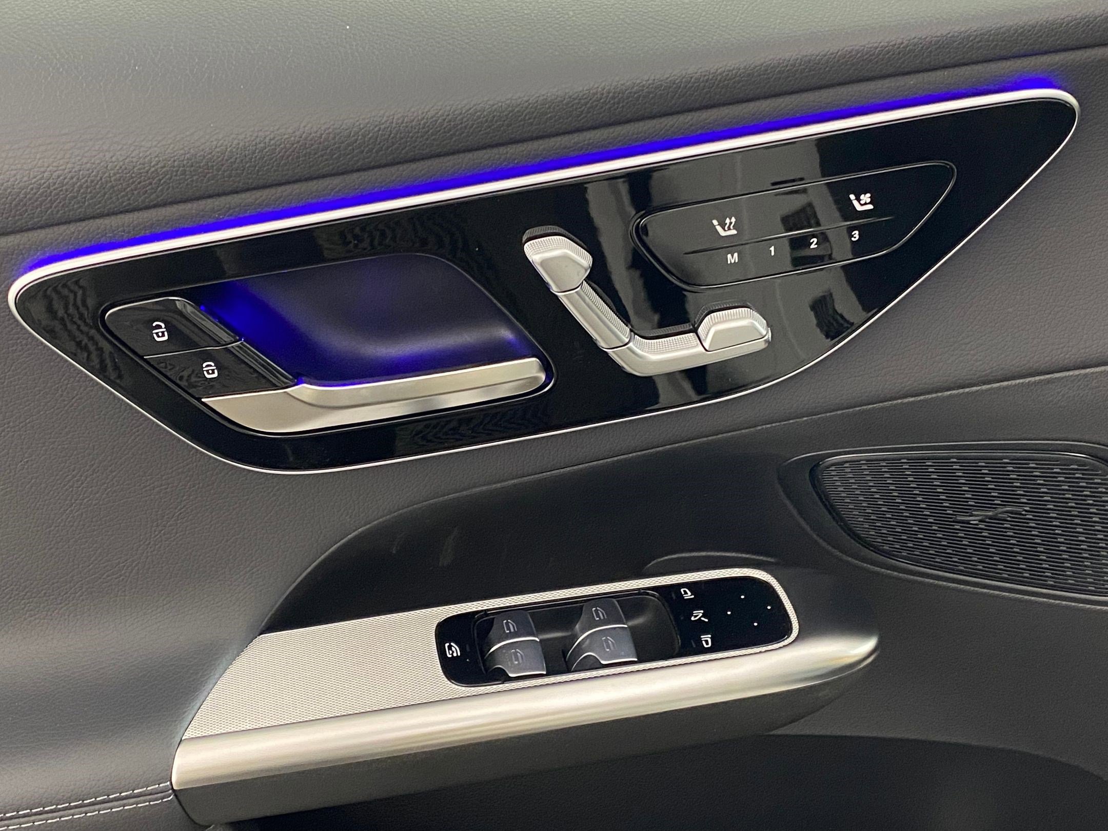 Used 2026 Mercedes-Benz GLC 300 4MATIC image 23