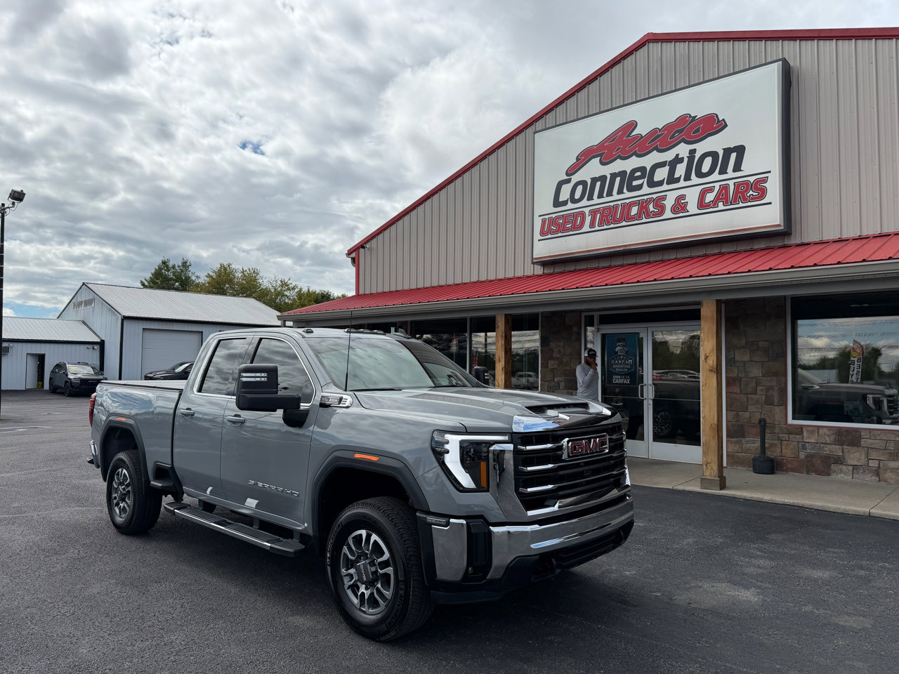 Used 2024 GMC Sierra 2500 SLE w/ SLE Value Package; image 2