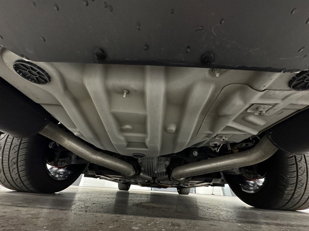 Used 2016 Dodge Challenger SRT w/ Technology Group image 35