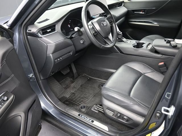 Used 2024 Toyota Venza XLE AWD/4WD image 15