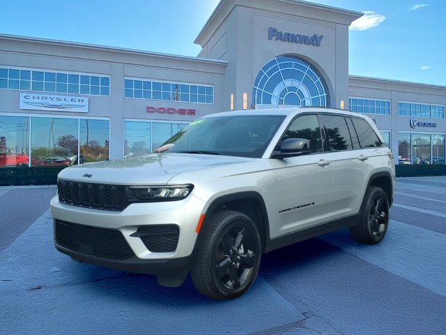 Used 2024 Jeep Grand Cherokee Altitude