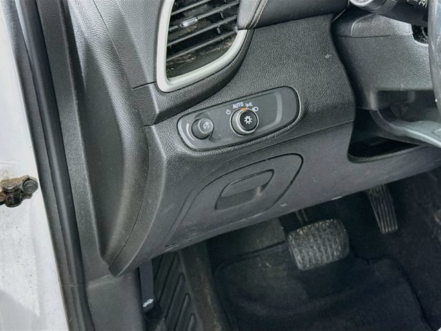 Used 2020 Chevrolet Trax LT w/ Sun & Sound Package FWD image 12
