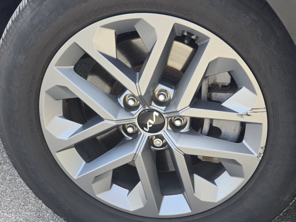 Used 2024 Kia Telluride LX FWD image 9