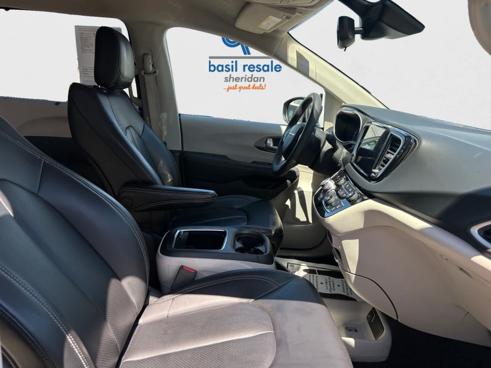 Used 2023 Chrysler Pacifica Touring-L FWD image 18