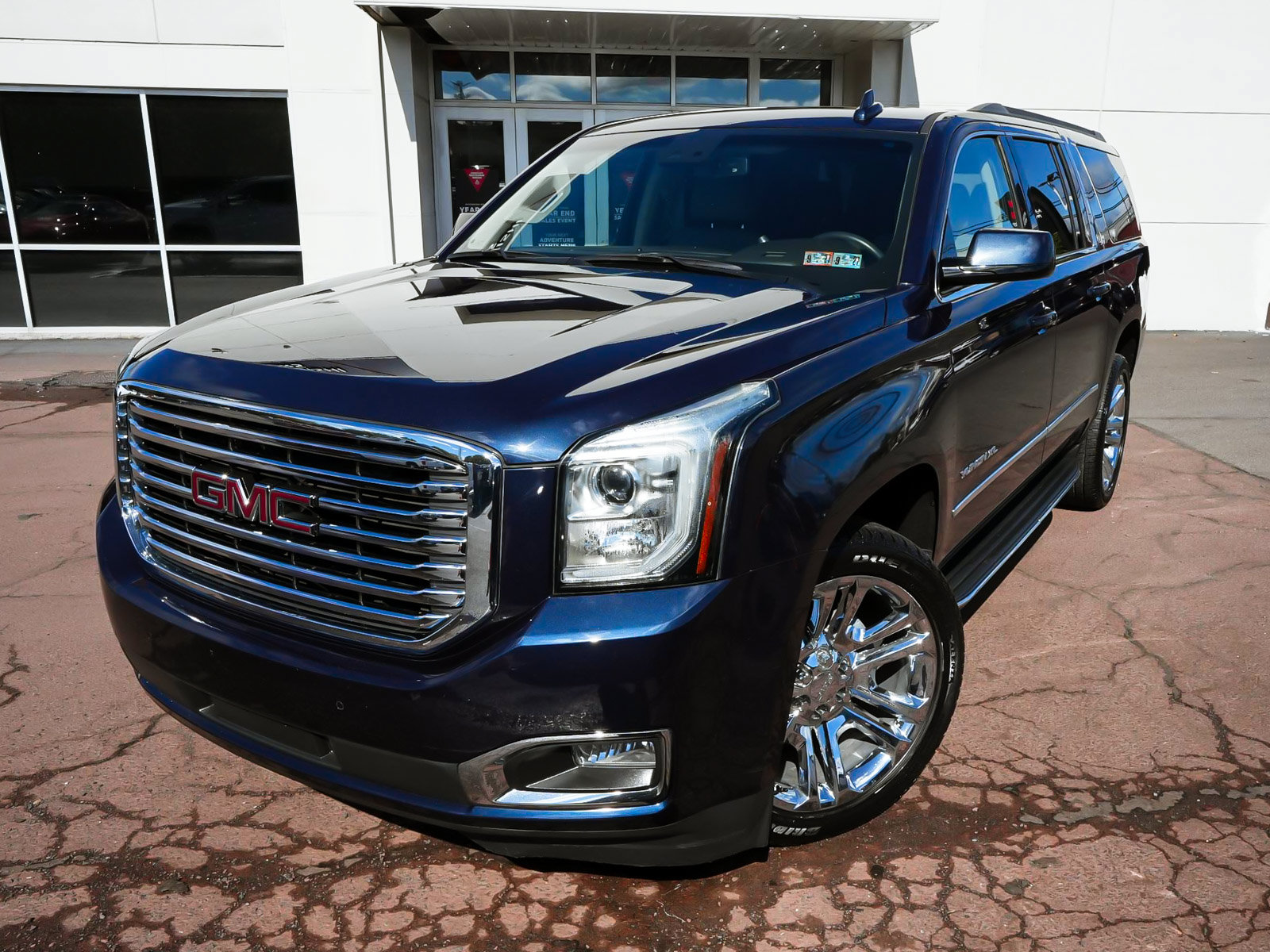 Used 2018 GMC Yukon XL SLT w/ Premium Edition AWD/4WD image 8