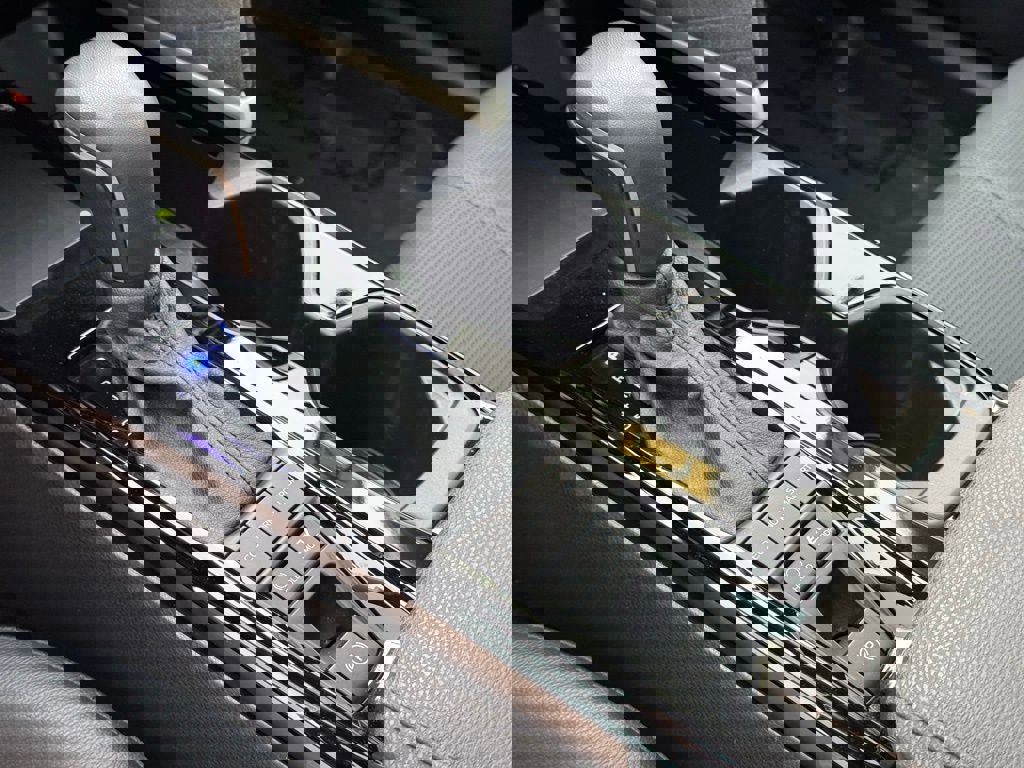 Used 2025 Toyota Camry XLE w/ Premium Plus Package image 35