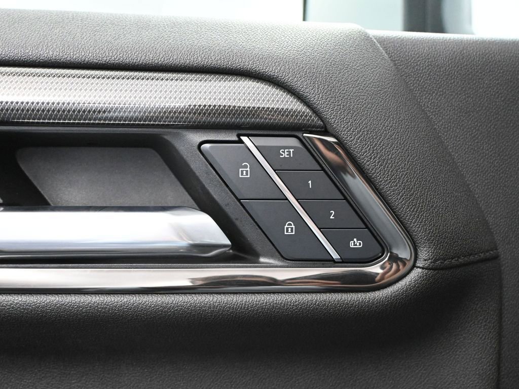 Used 2025 GMC Sierra 3500 AT4 image 21