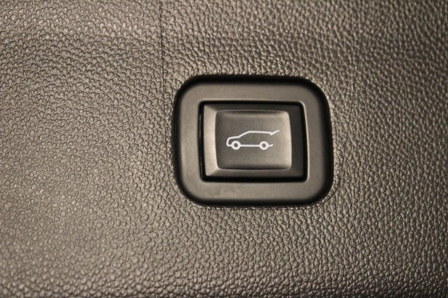 Used 2021 Buick Enclave Essence image 16