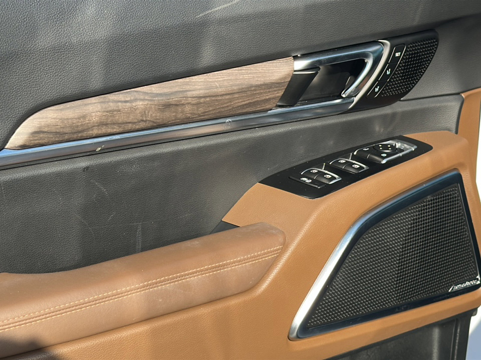 Used 2022 Kia Telluride SX w/ SX Prestige Package image 16