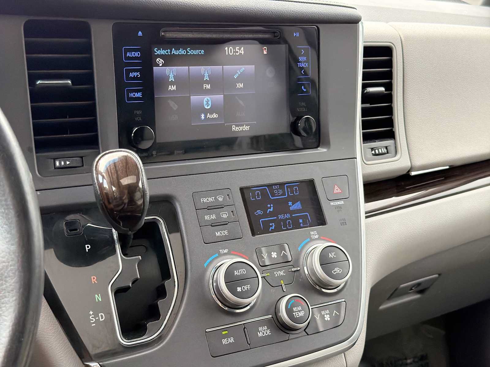 Used 2017 Toyota Sienna XLE AWD/4WD image 23