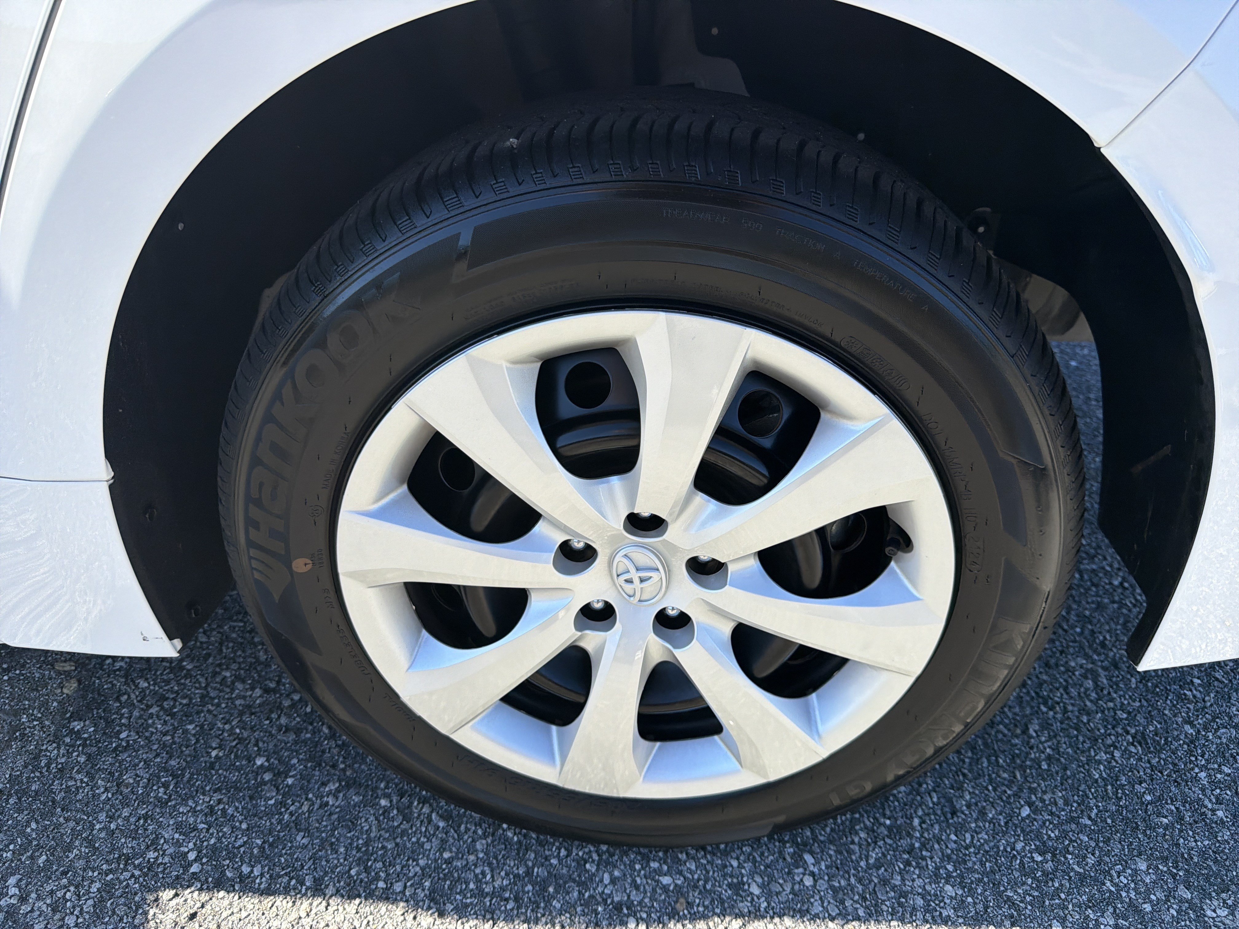 Certified 2024 Toyota Corolla LE FWD image 29