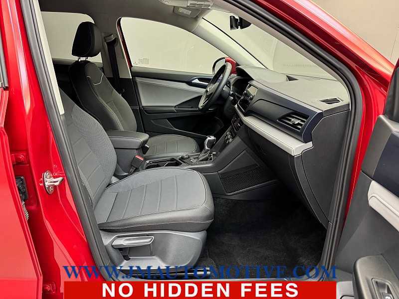 Used 2024 Volkswagen Taos SE w/ Black Wheel Plus Package image 19