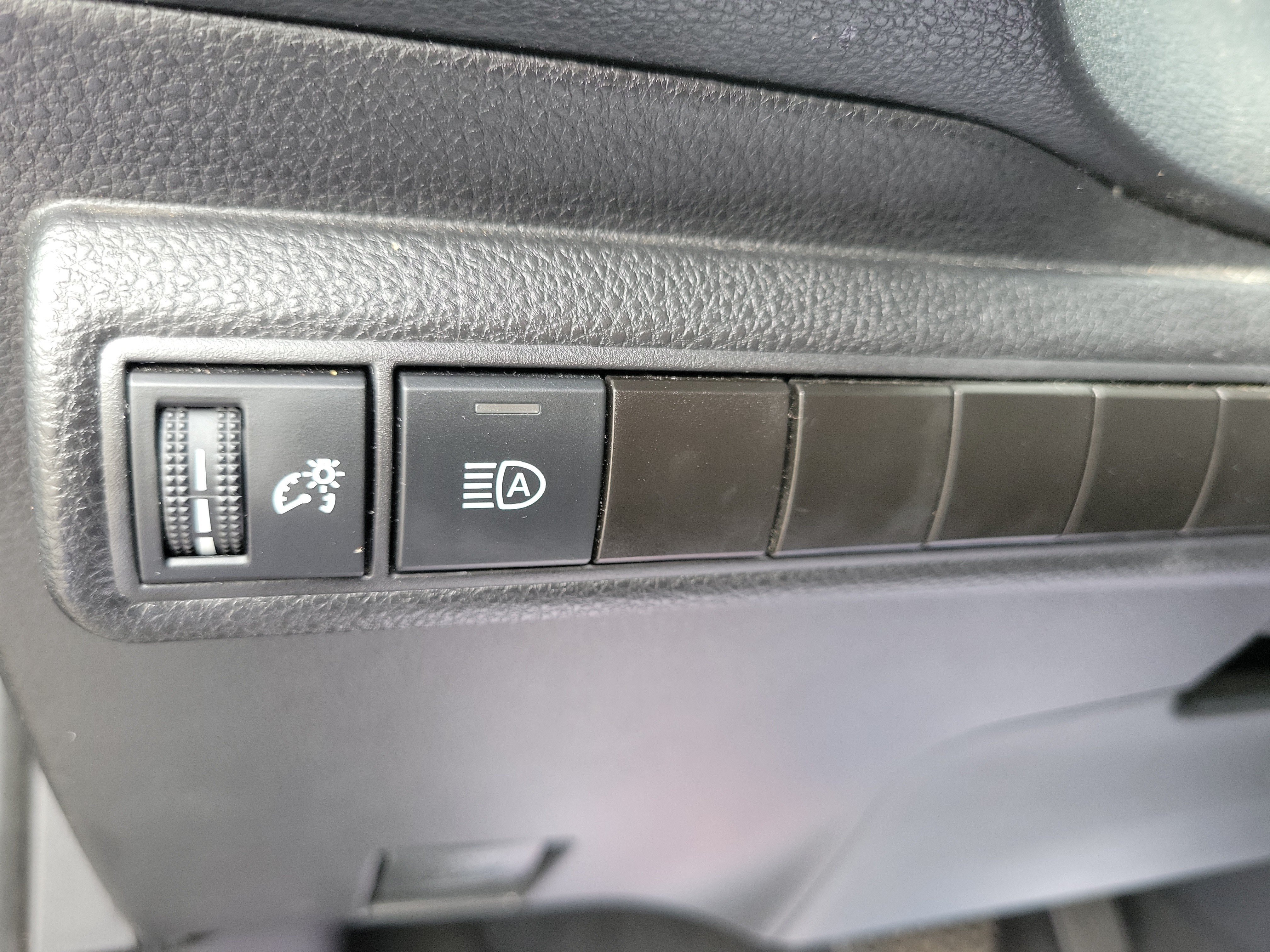 Used 2025 Toyota Corolla SE FWD image 29