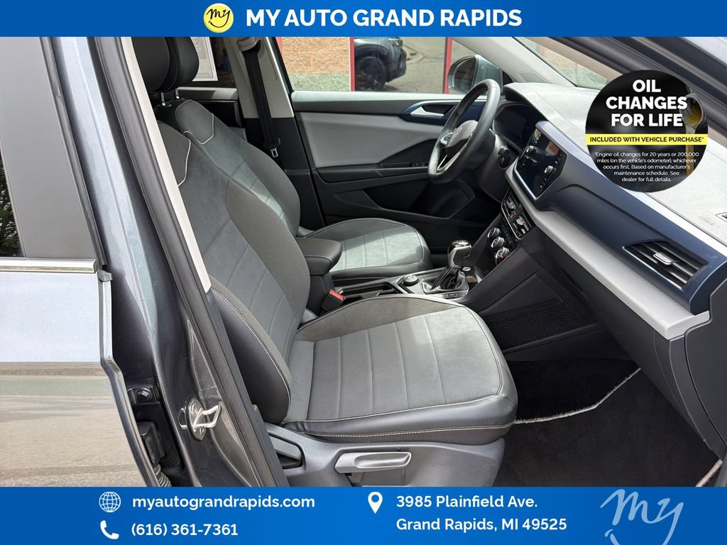 Used 2023 Volkswagen Taos SE w/ Panoramic Sunroof Package AWD/4WD image 24