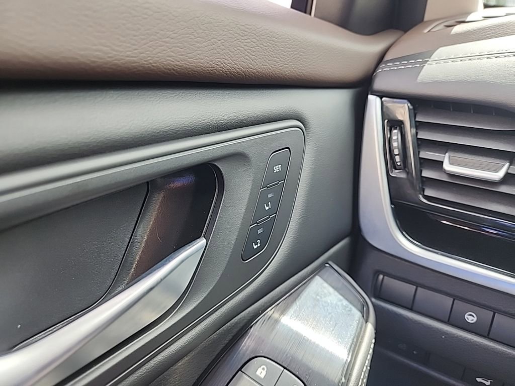 Used 2023 Nissan Rogue SL w/ SL Premium Package image 40