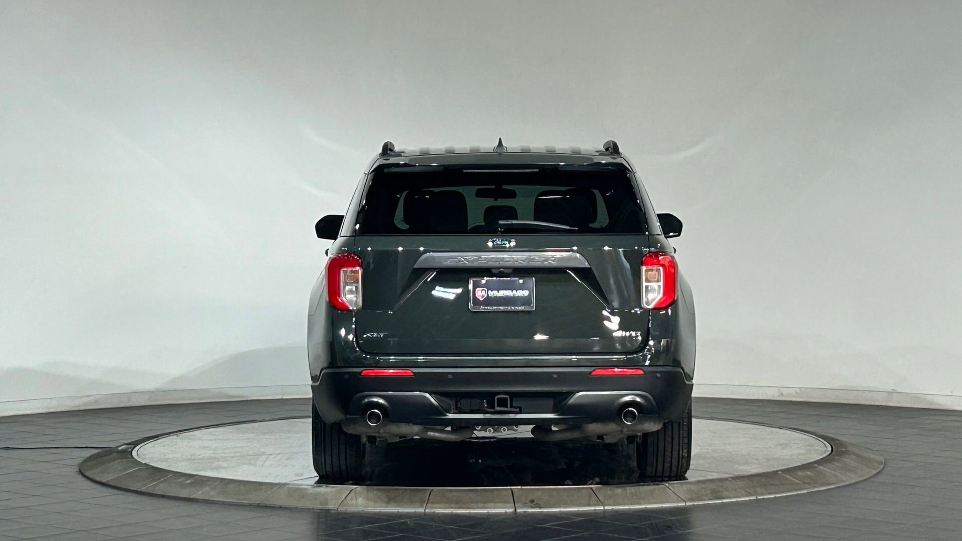 Used 2021 Ford Explorer XLT w/ Equipment Group 202A AWD/4WD image 8