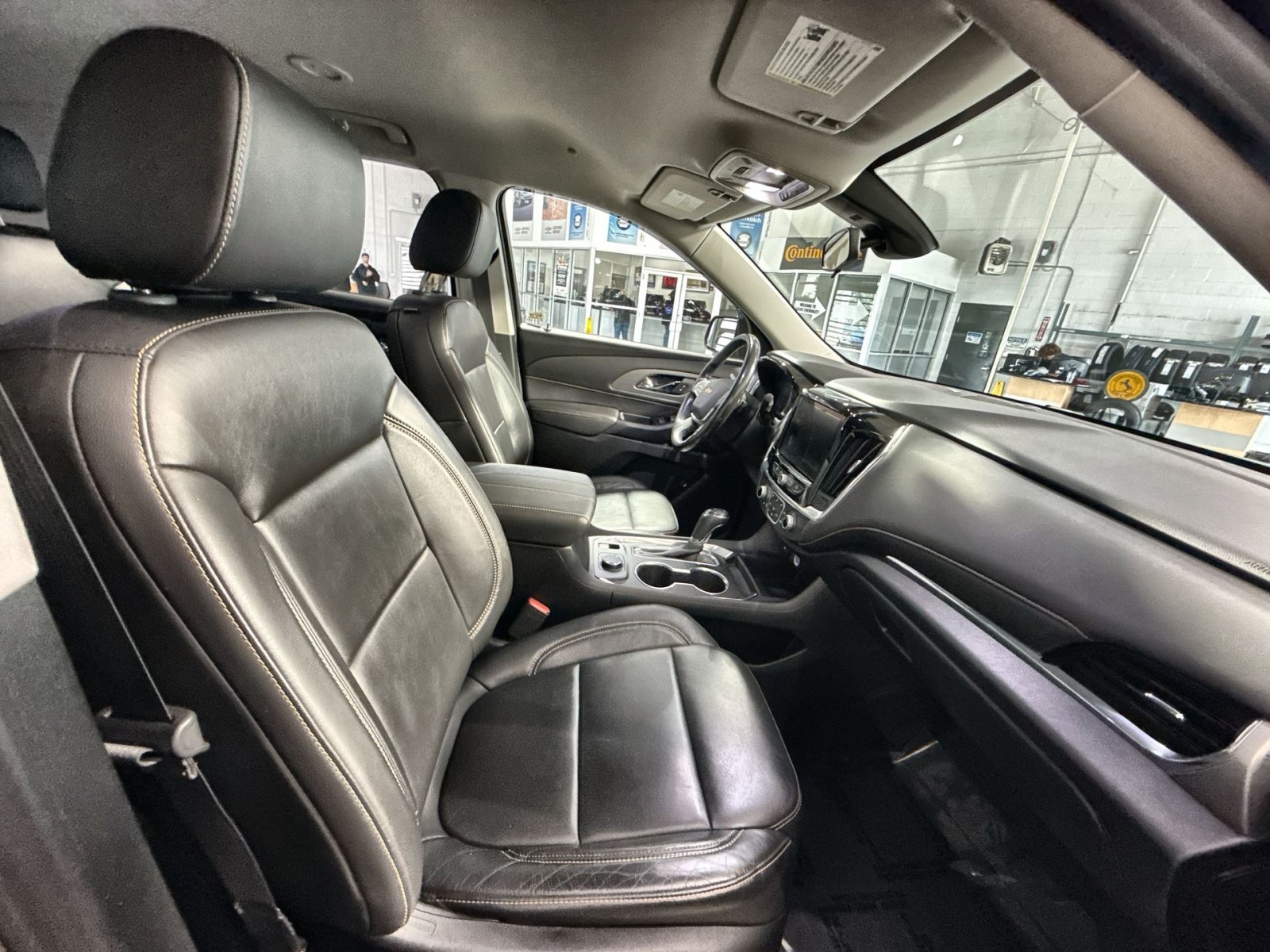 Used 2020 Chevrolet Traverse LT w/ Driver Confidence II Package FWD image 28