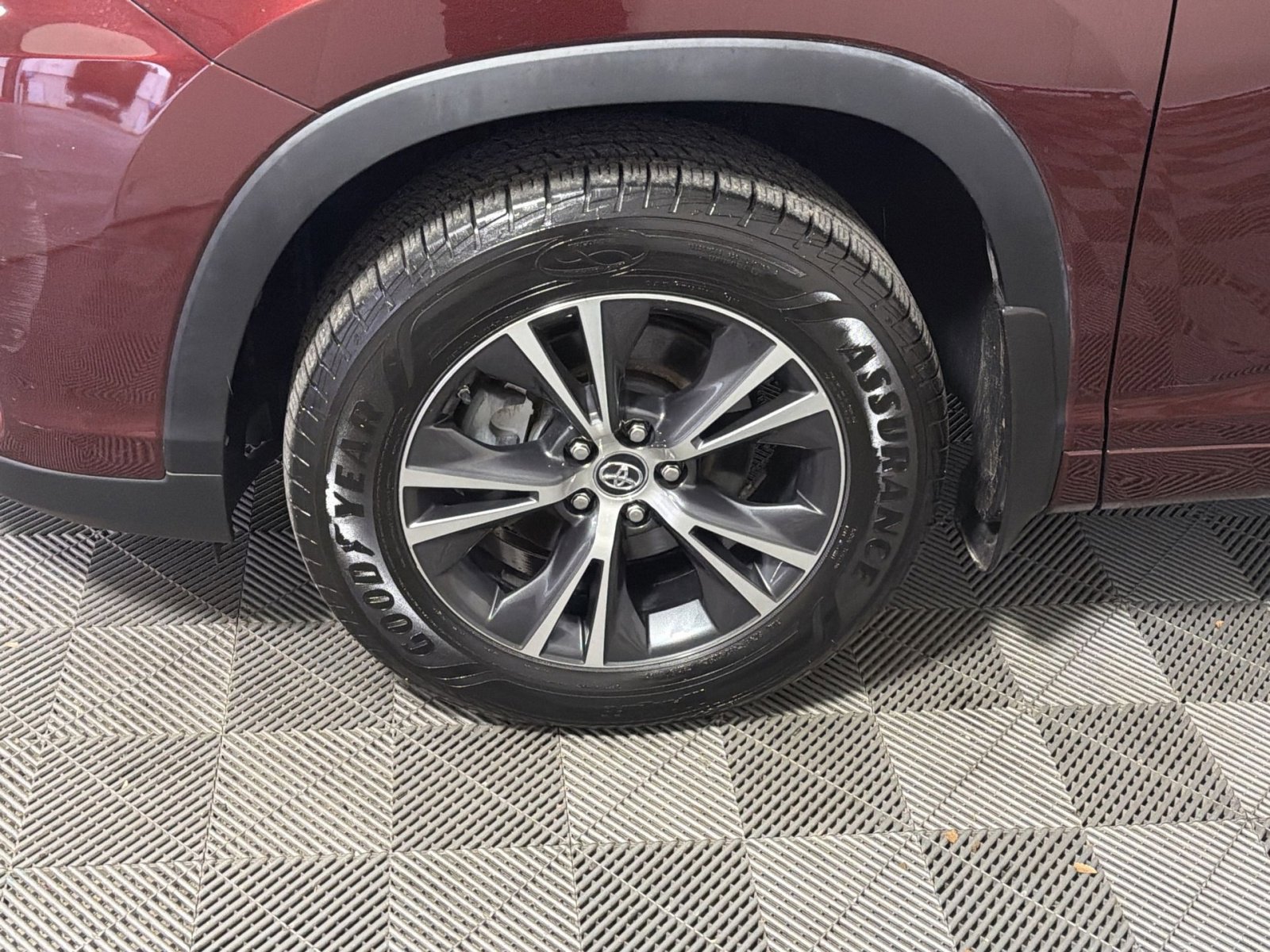 Used 2017 Toyota Highlander Plus image 12