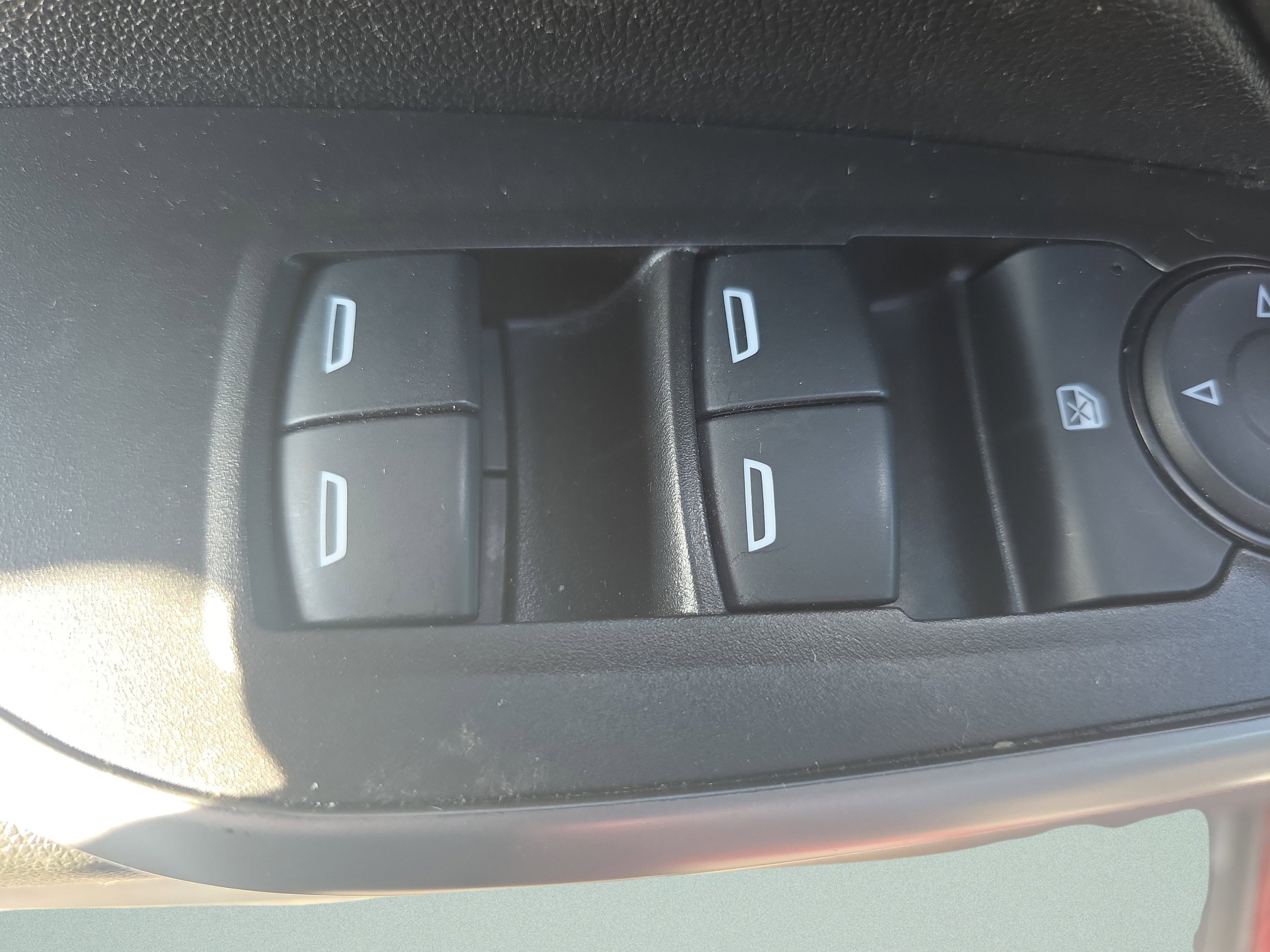 Used 2024 Chevrolet Trax RS w/ Sunroof Package FWD image 15