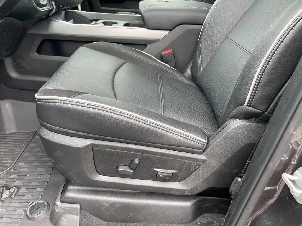 New 2026 RAM 2500 Laramie AWD/4WD image 12