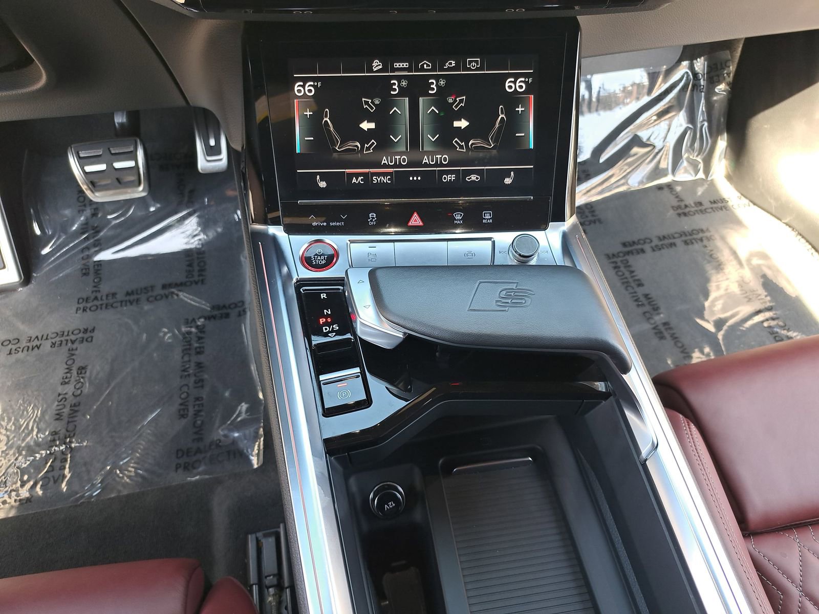 Used 2024 Audi SQ8 e-tron Premium Plus w/ Black Optic Package image 22