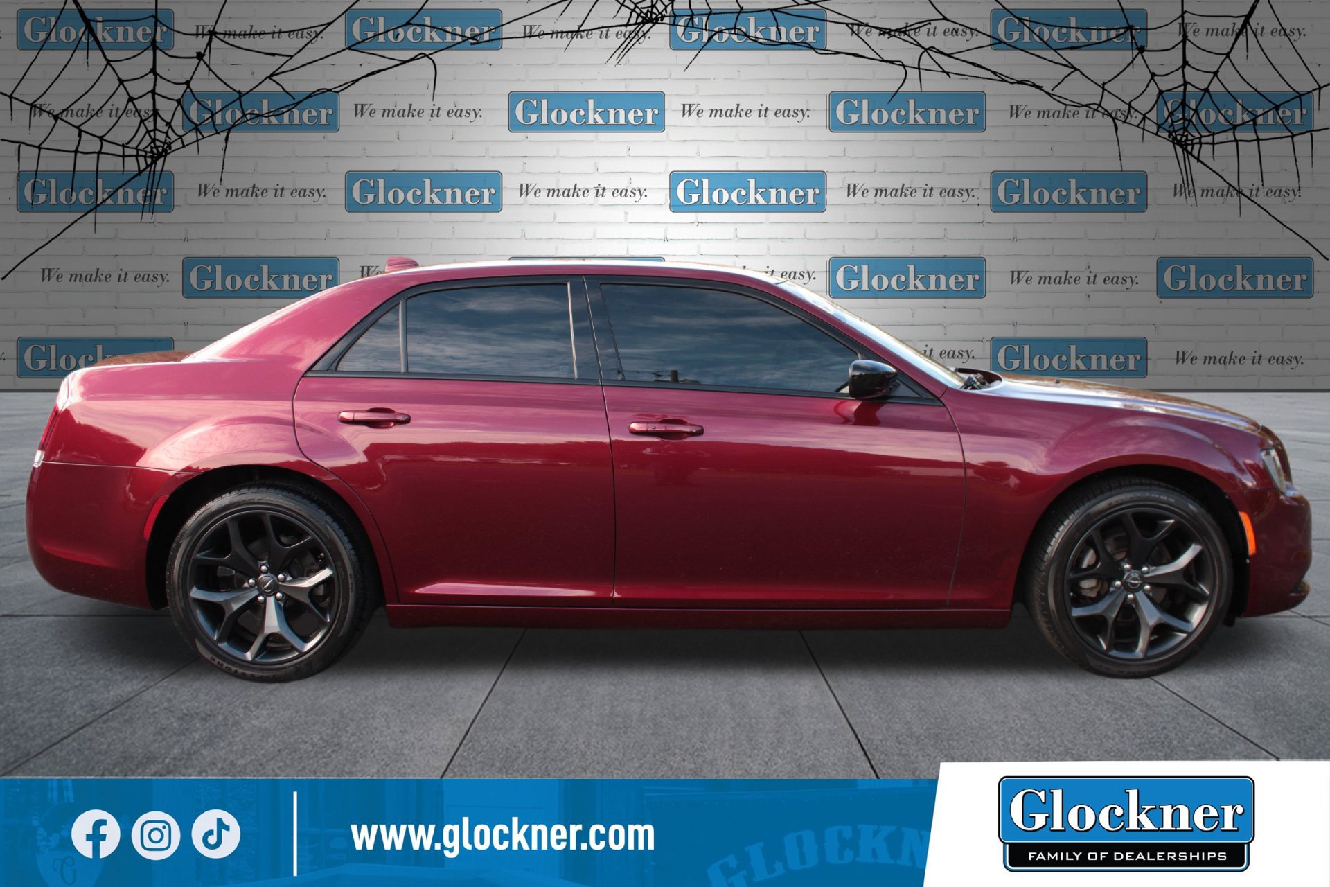 Used 2023 Chrysler 300 Touring w/ Sport Appearance Package RWD image 4