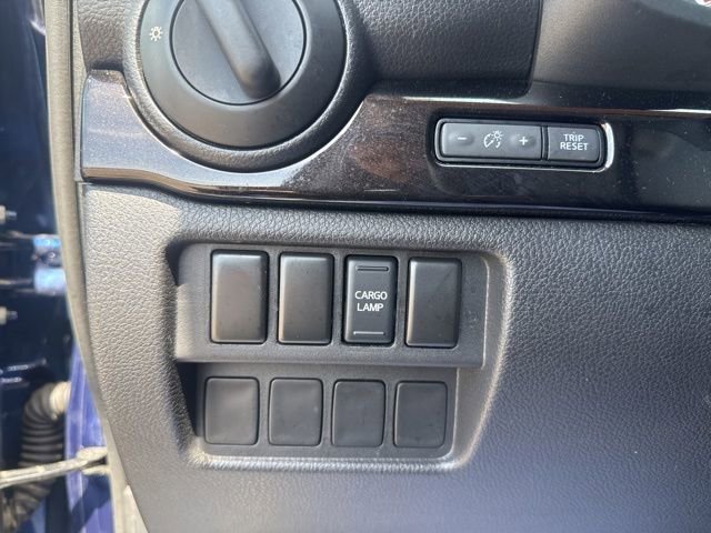 Used 2018 Nissan Titan SV image 25