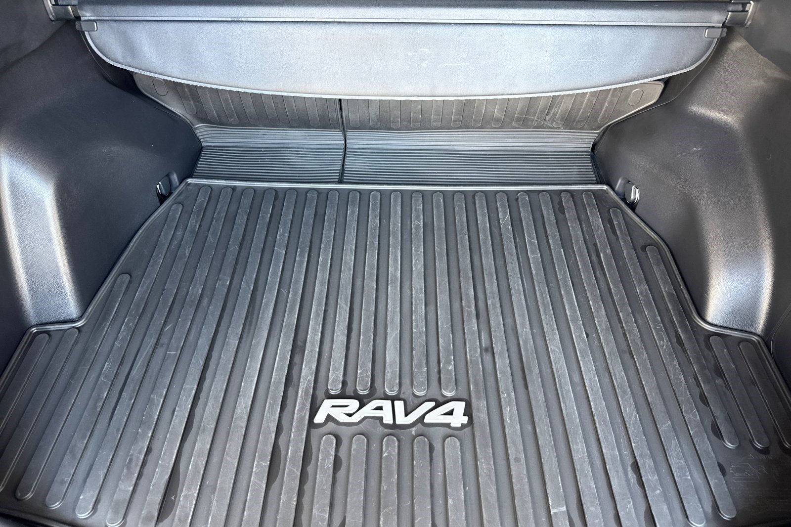 Used 2025 Toyota RAV4 XLE w/ Convenience Package AWD/4WD image 19