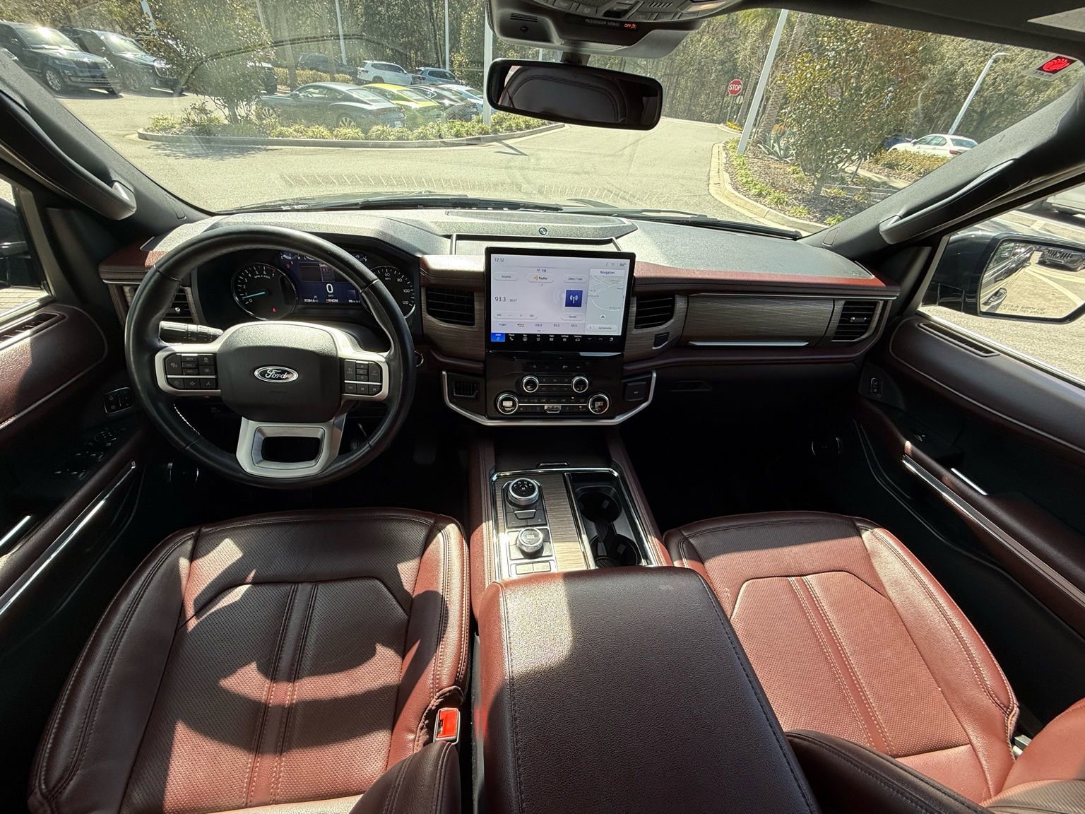 Used 2024 Ford Expedition Limited image 4