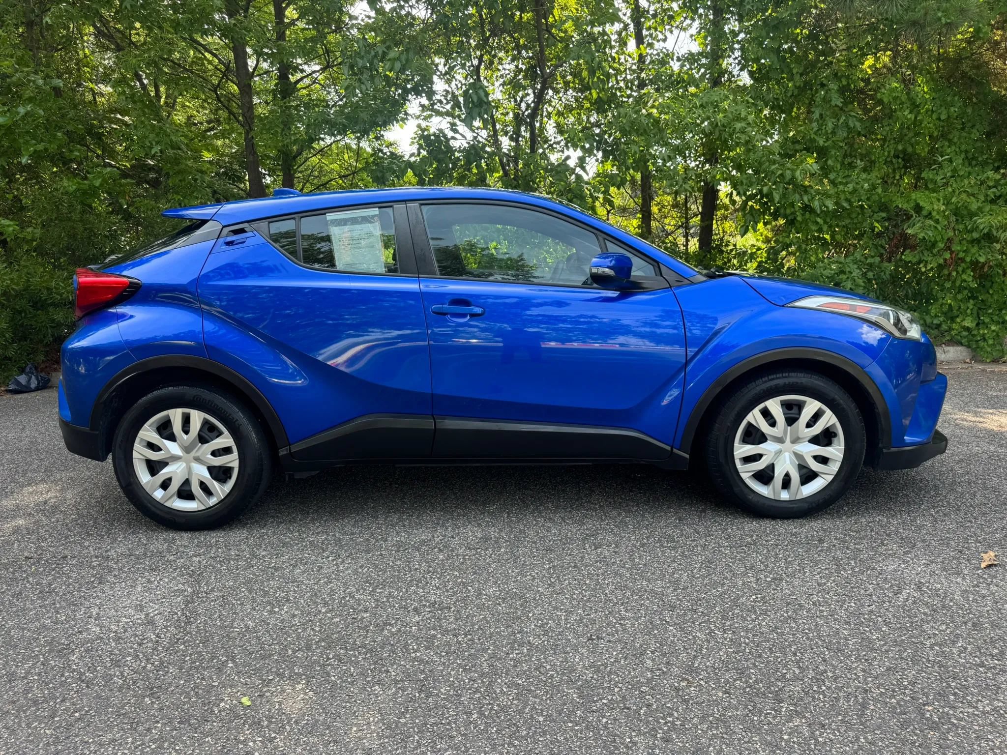 Used 2019 Toyota C-HR LE FWD image 3